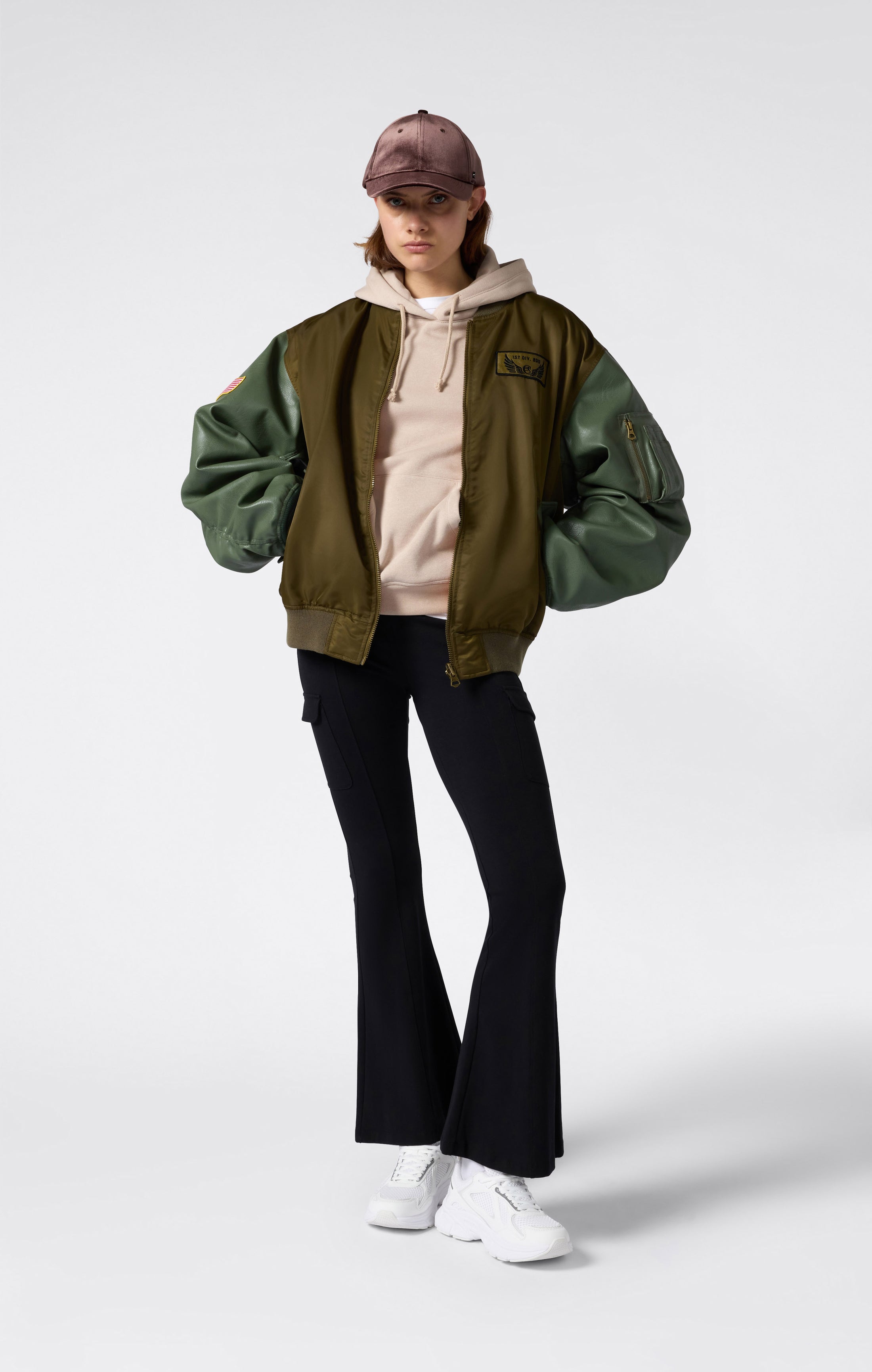 Women’s Flare Cargo Leggings Icons