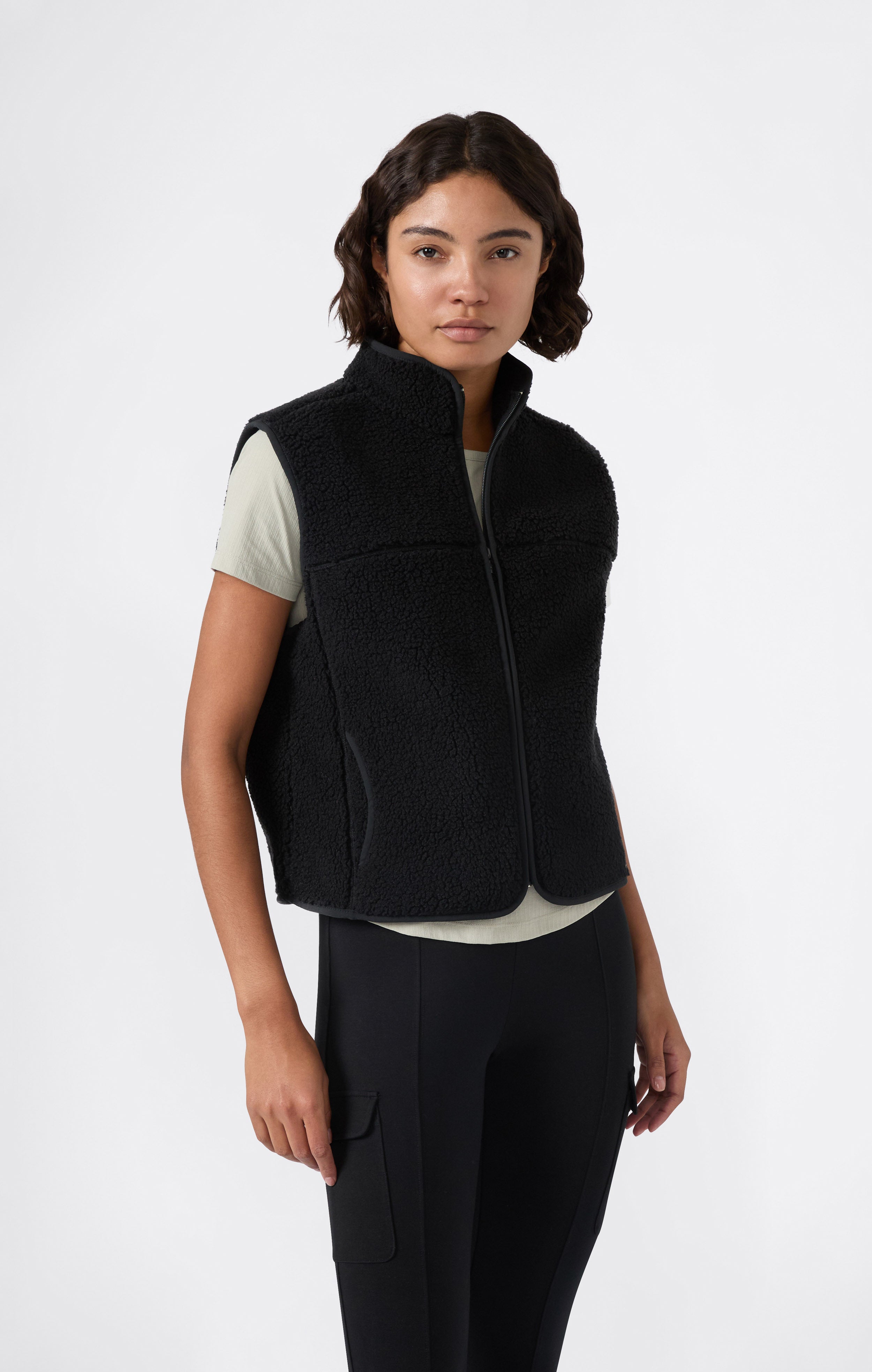 Women's Slim Fit Polar Teddy Vest Black polar | Champion United