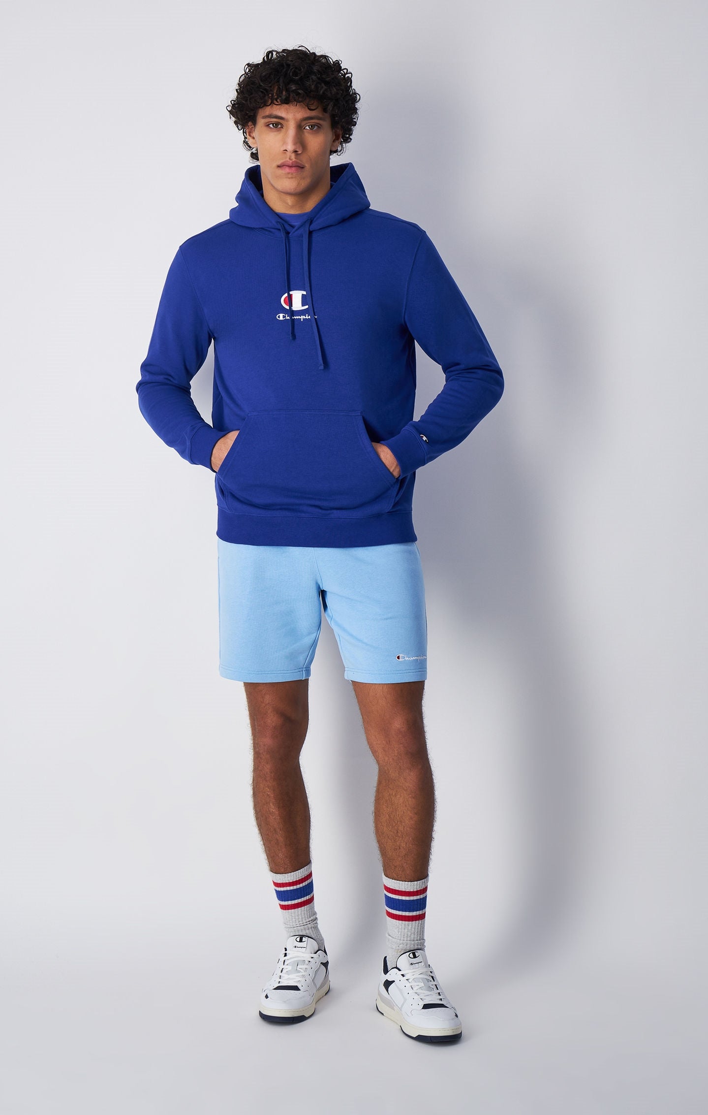 Kapuzenpullover mit neuem Champion-Logo