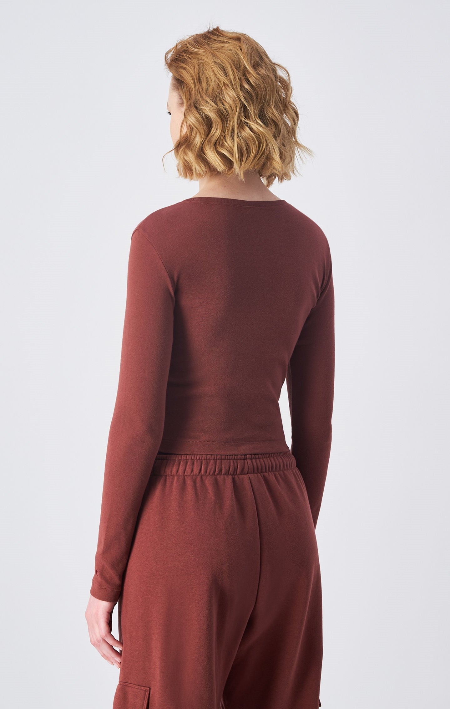 Haut à manches longues croisé sur le devant