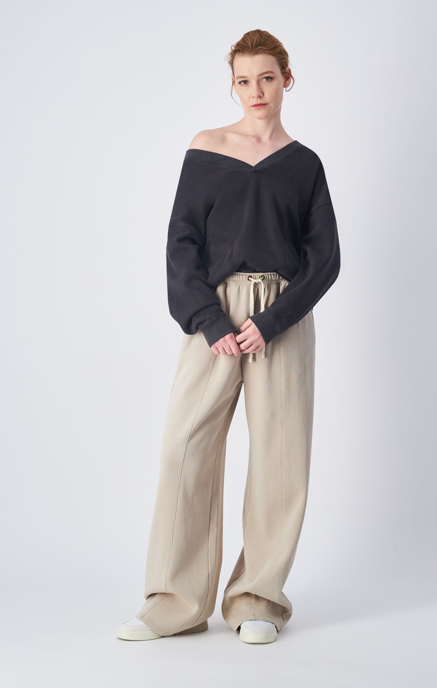 Felpa pullover con collo a V e lavaggio vintage