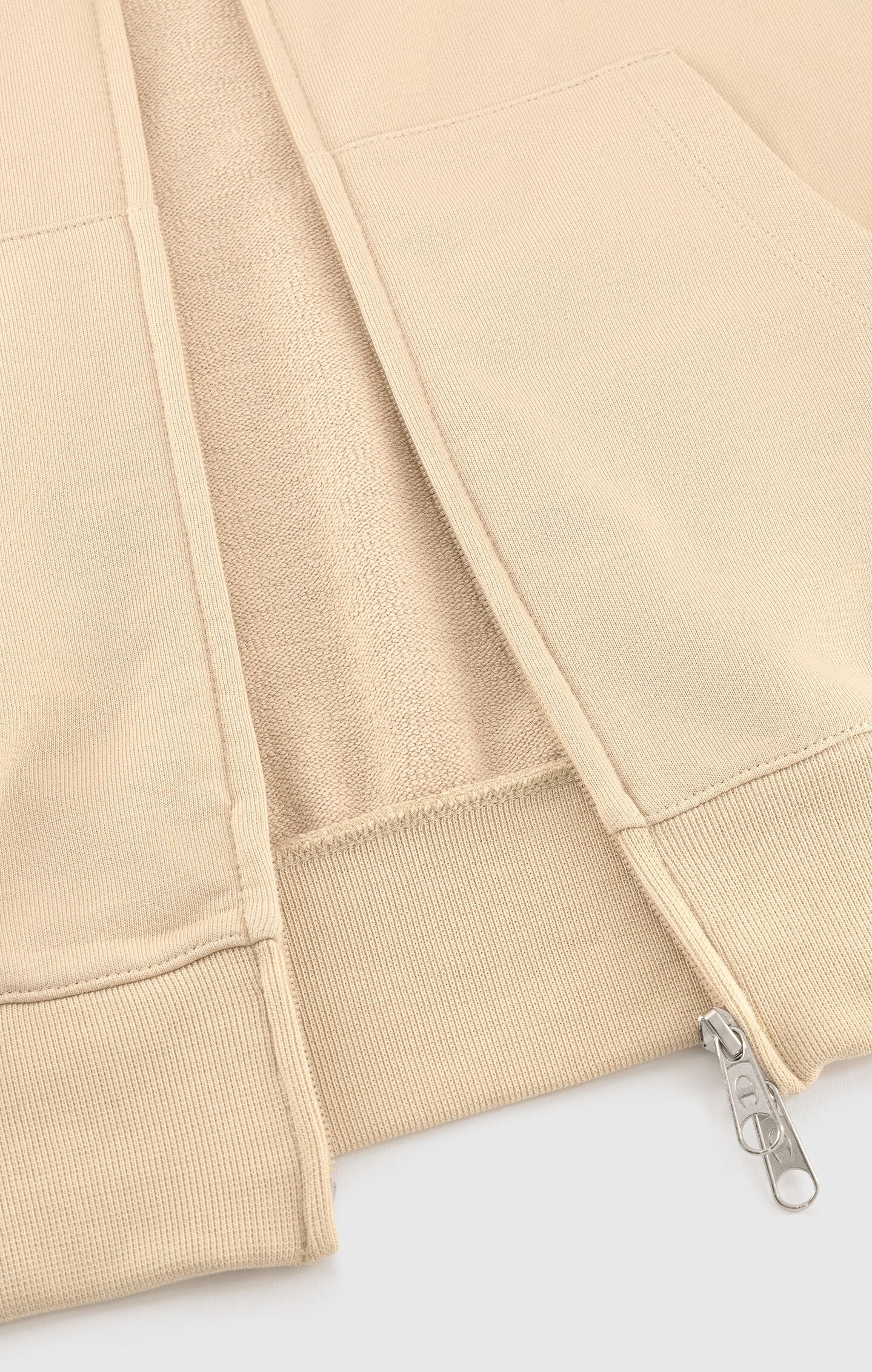 Leichter Kapuzenpullover mit Durchgehendem Reißverschluss und Ton-in-Ton C Logo Damen