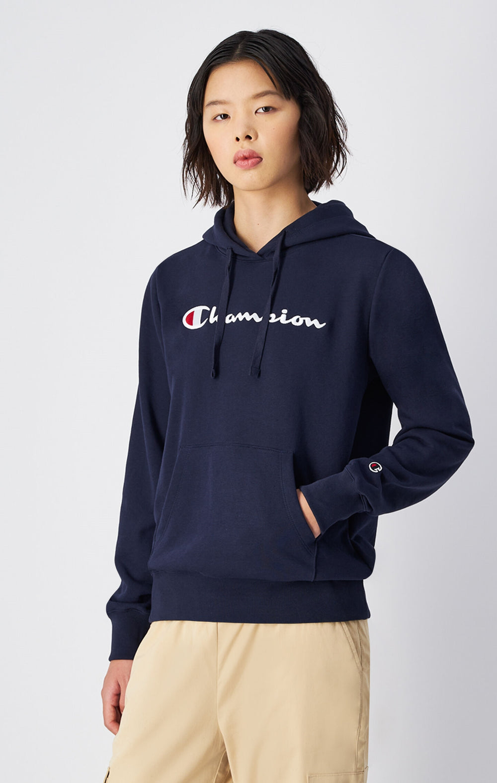 Felpa Slim Fit leggera con cappuccio e logo grande da donna