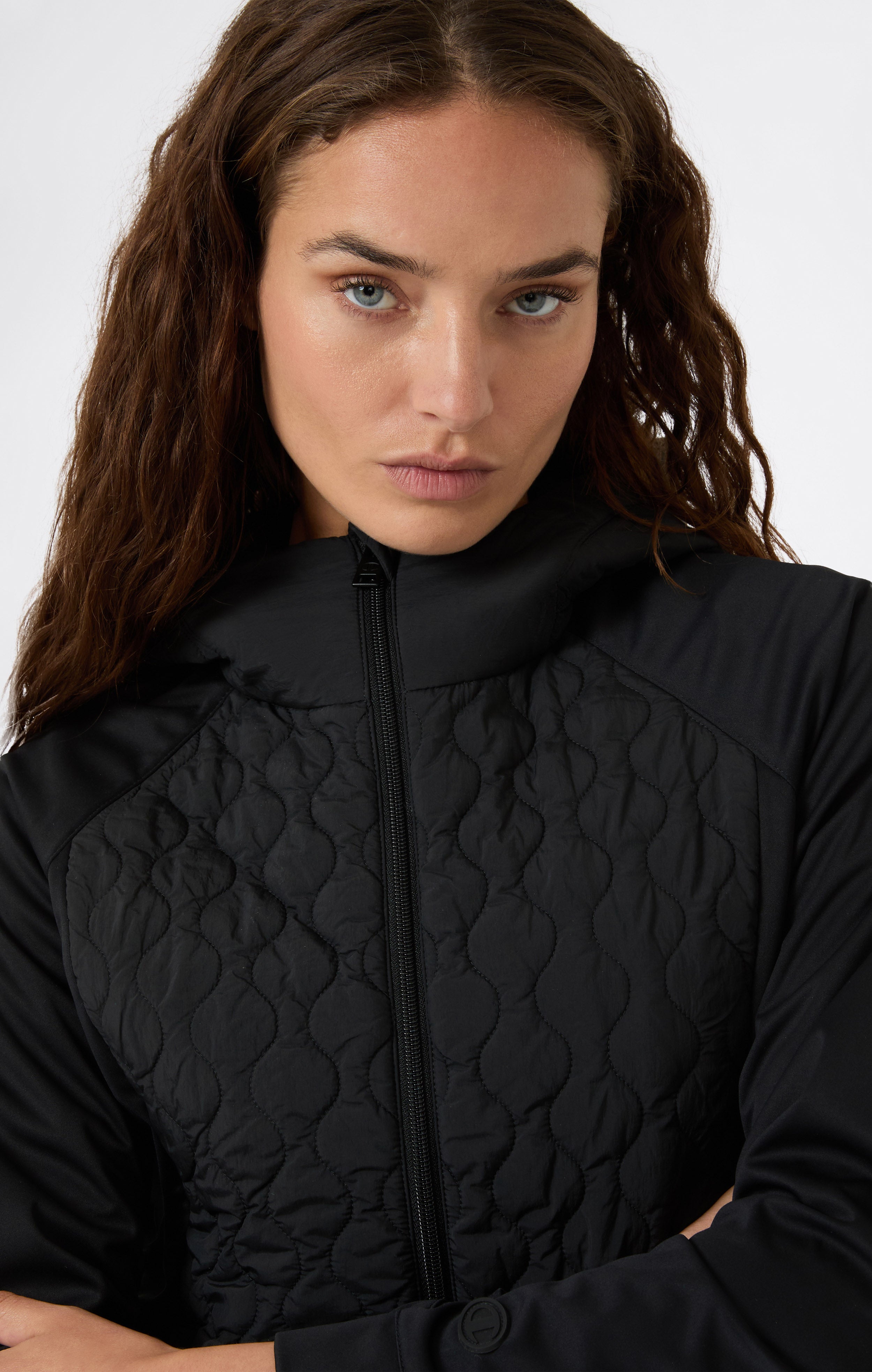 Chaqueta acolchada con capucha para mujer