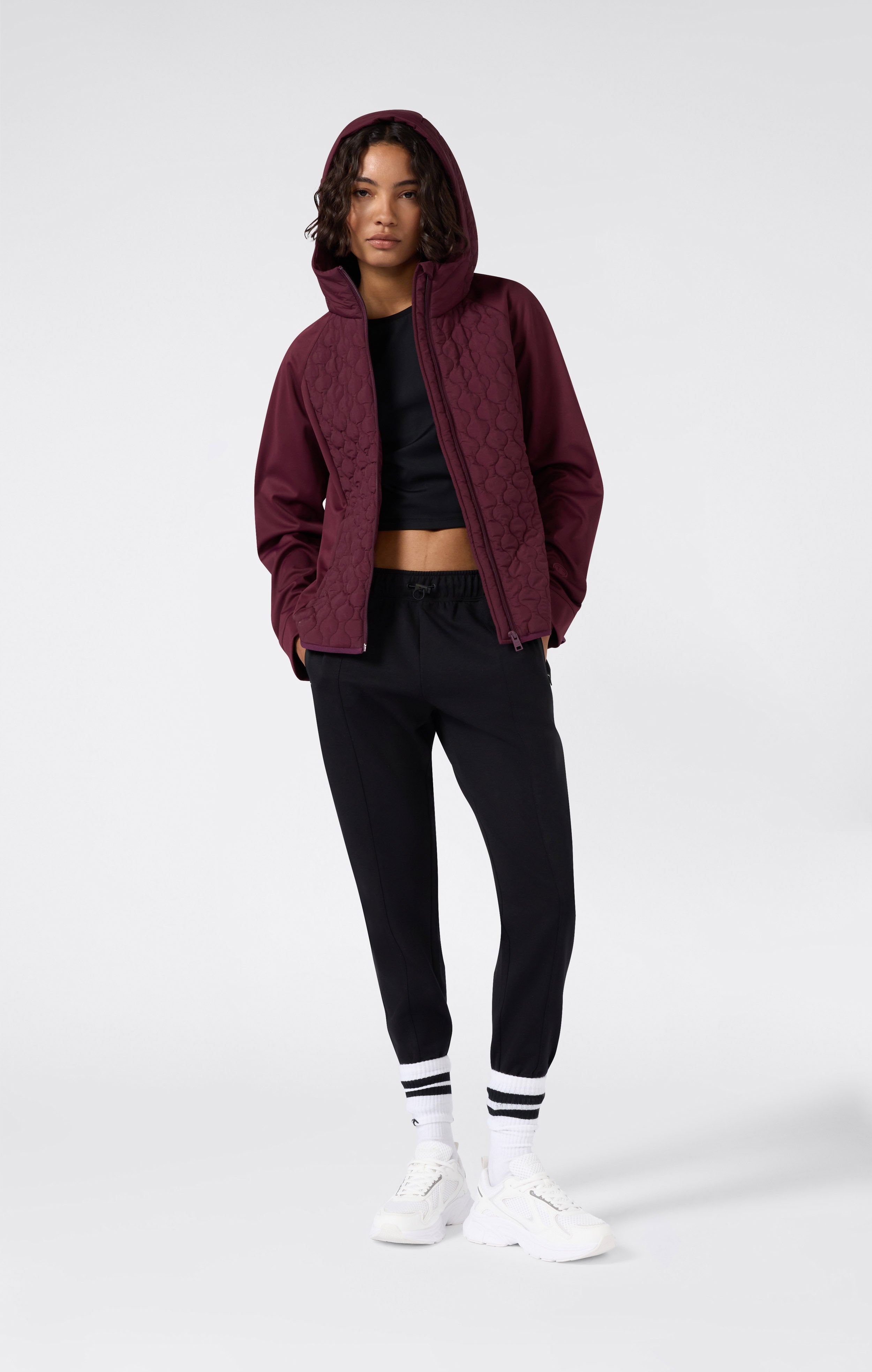 Chaqueta acolchada con capucha para mujer