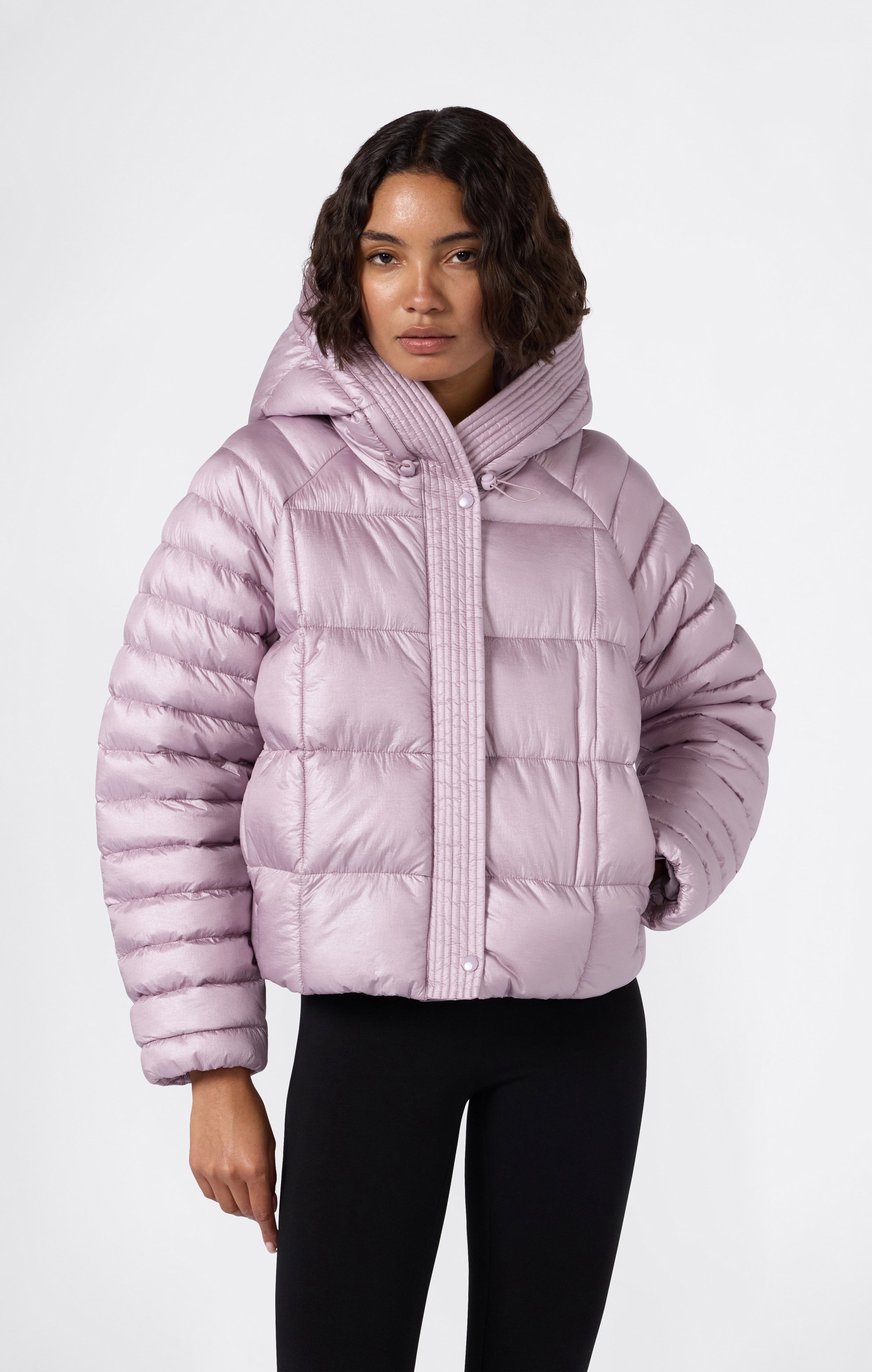 Glänzende Steppjacke mit Kapuze Damen