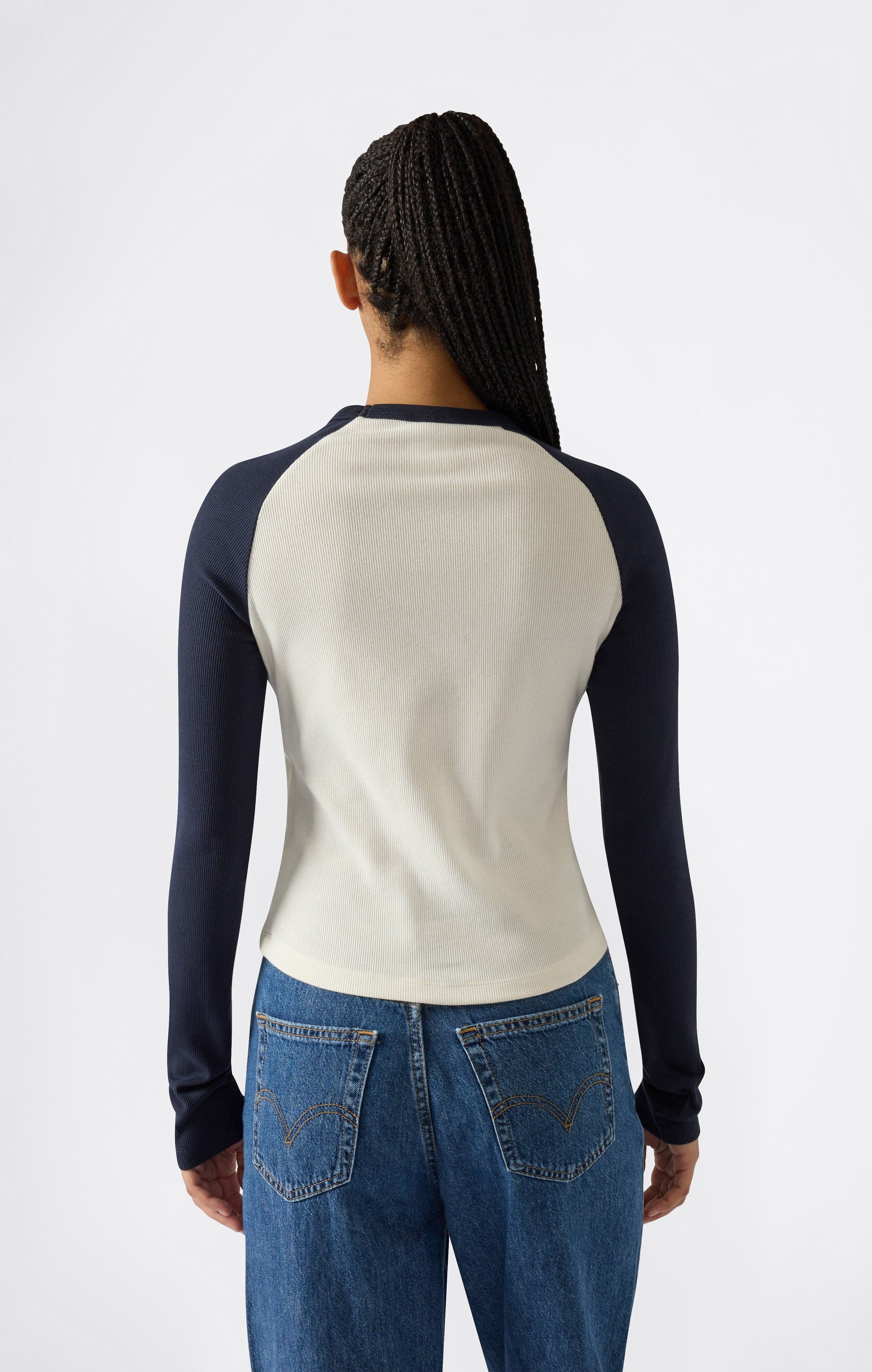 Camiseta Cropped de Manga Larga con Gráfica para Mujer