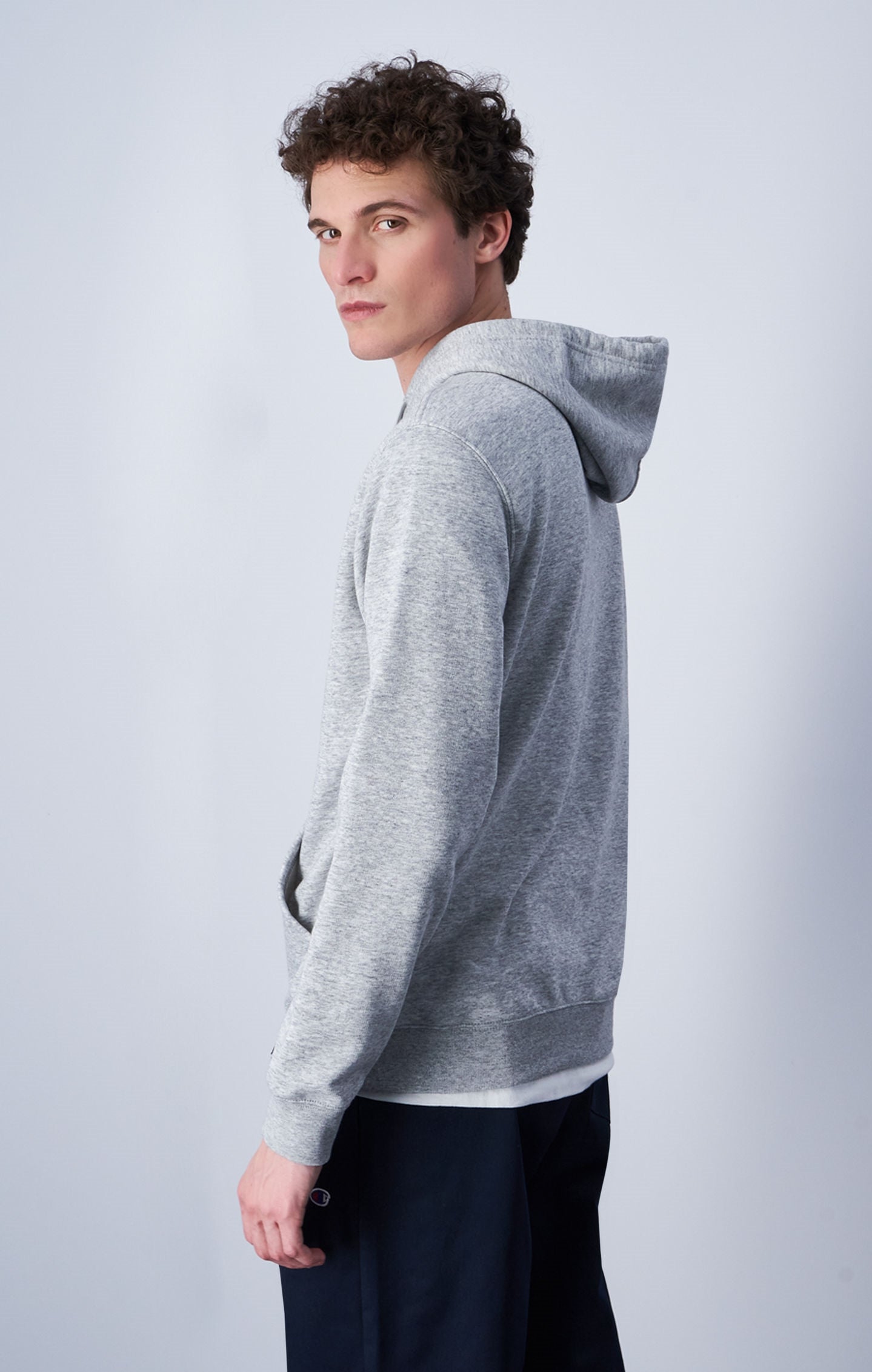 Kapuzenpullover mit neuem Champion-Logo