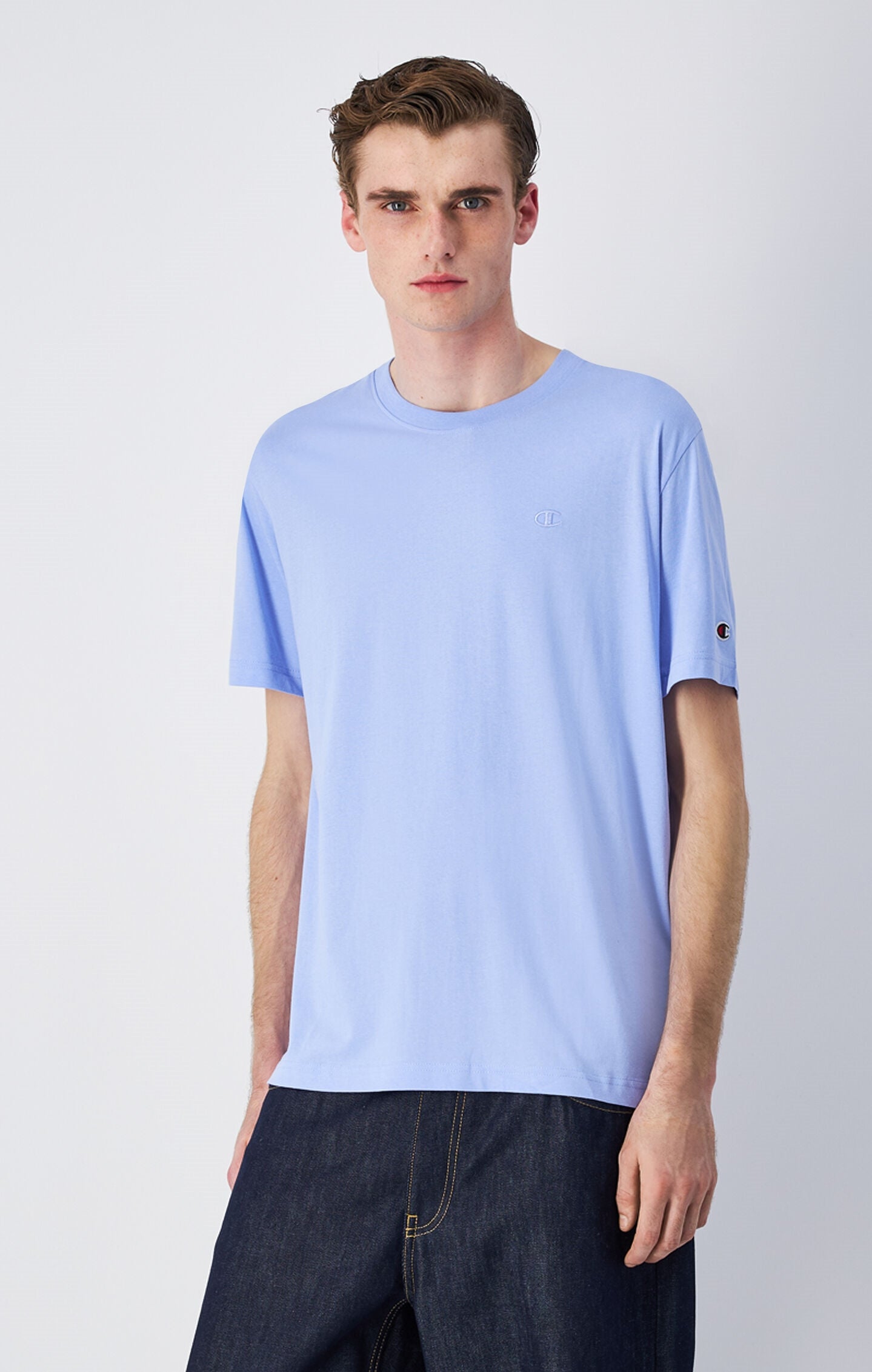 Camiseta de cuello redondo con logotipo a tono