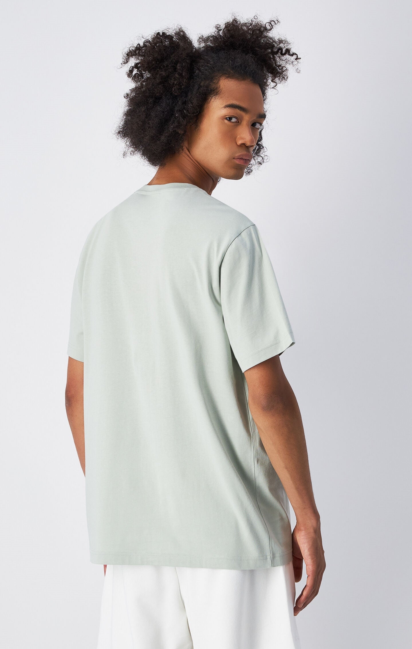 Camiseta de cuello redondo con logotipo a tono