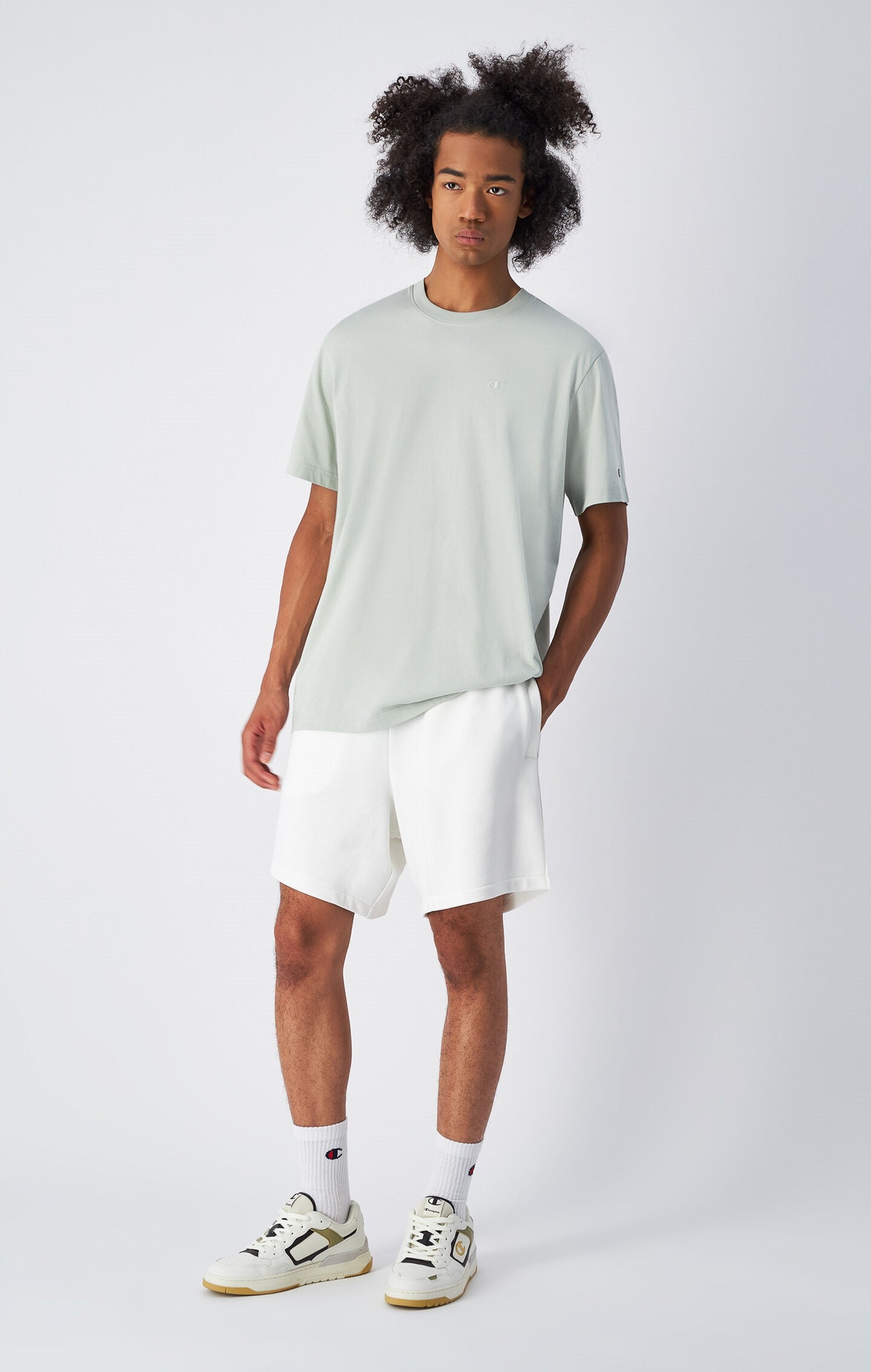 Camiseta de cuello redondo con logotipo a tono