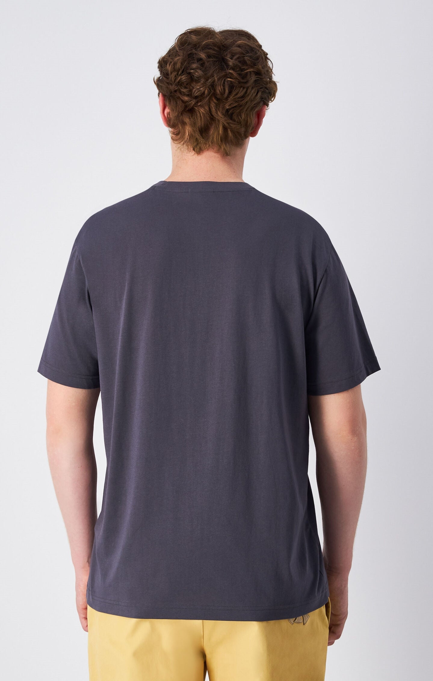 Camiseta de cuello redondo con logotipo a tono