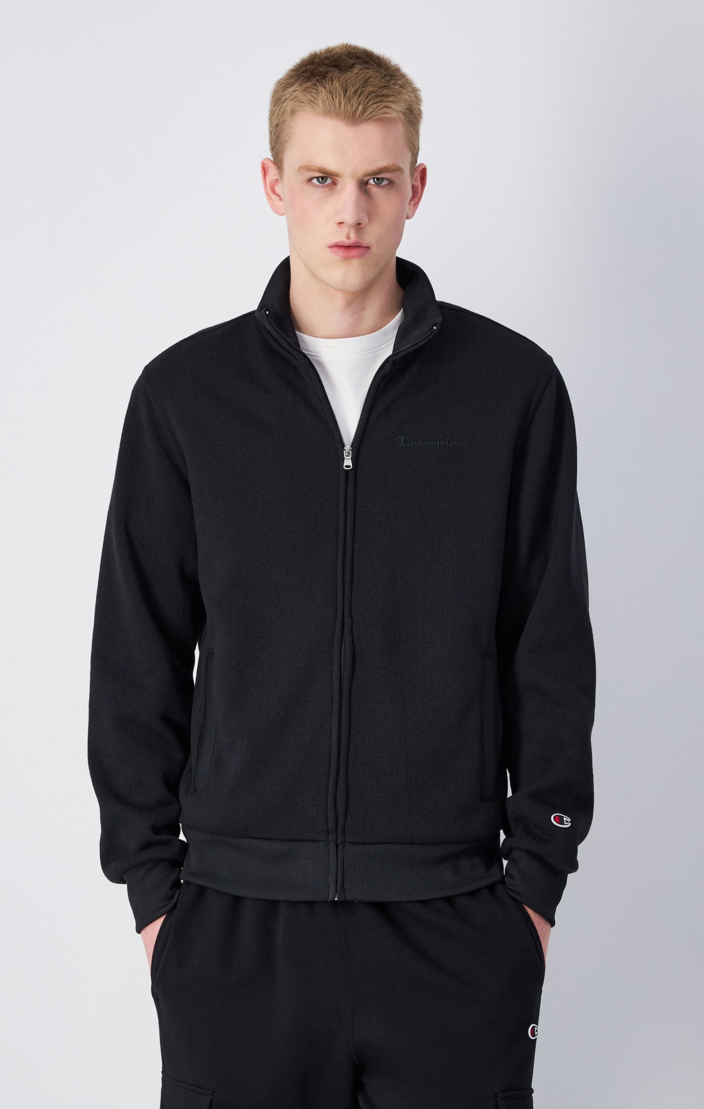 Strick-Sweatshirt mit Ton-in-Ton C-Logo und durchgehendem Reißverschluss