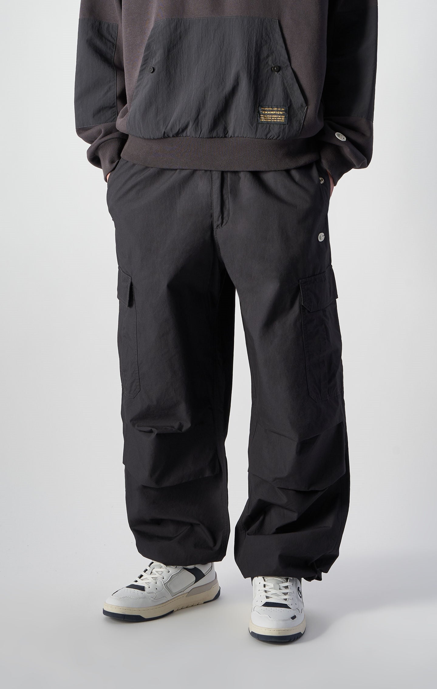 Pantaloni parachute con lavaggio vintage