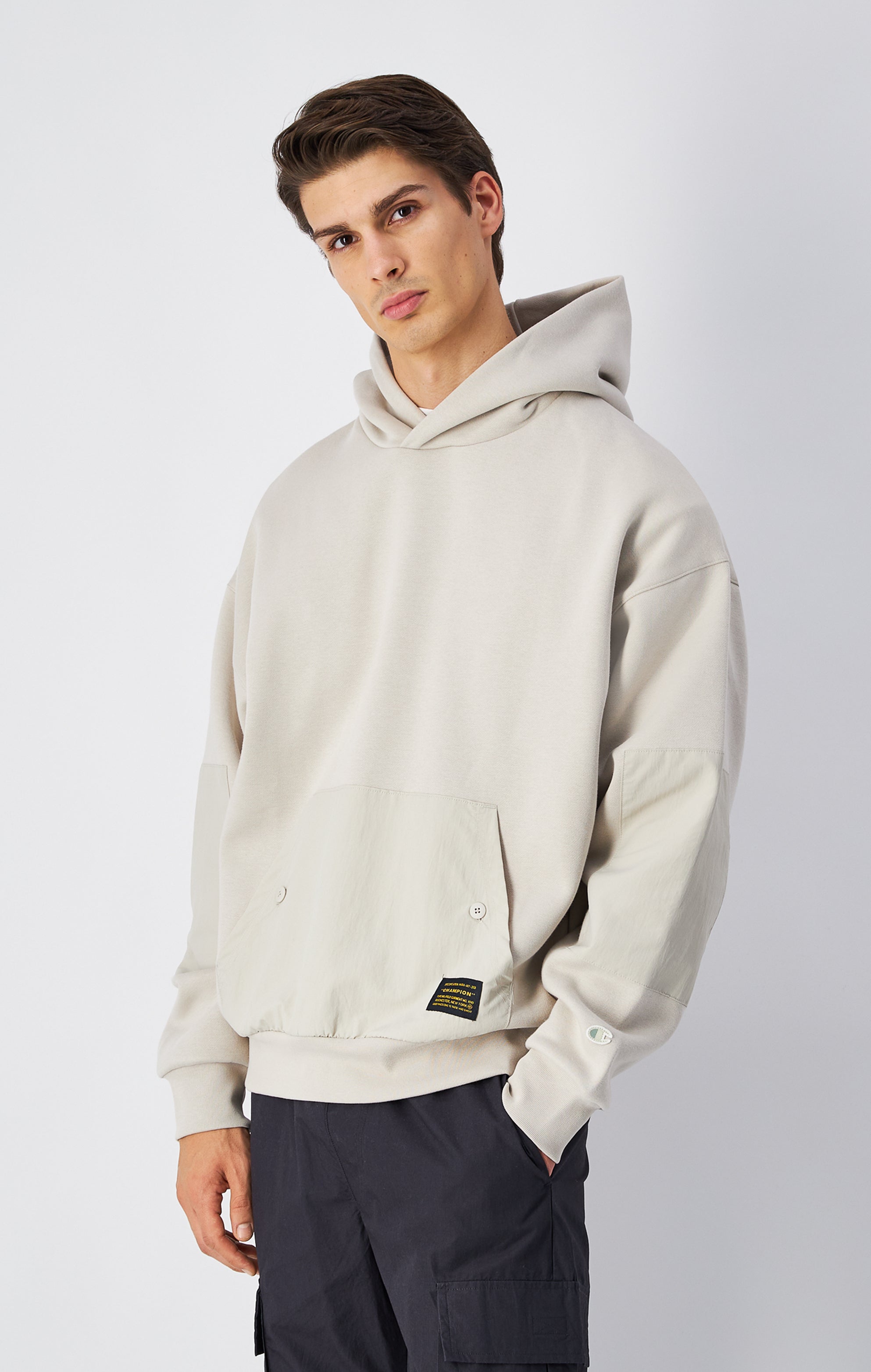 Hoodie aus schwerem recyceltem Fleece aus Kreislaufwirtschaft
