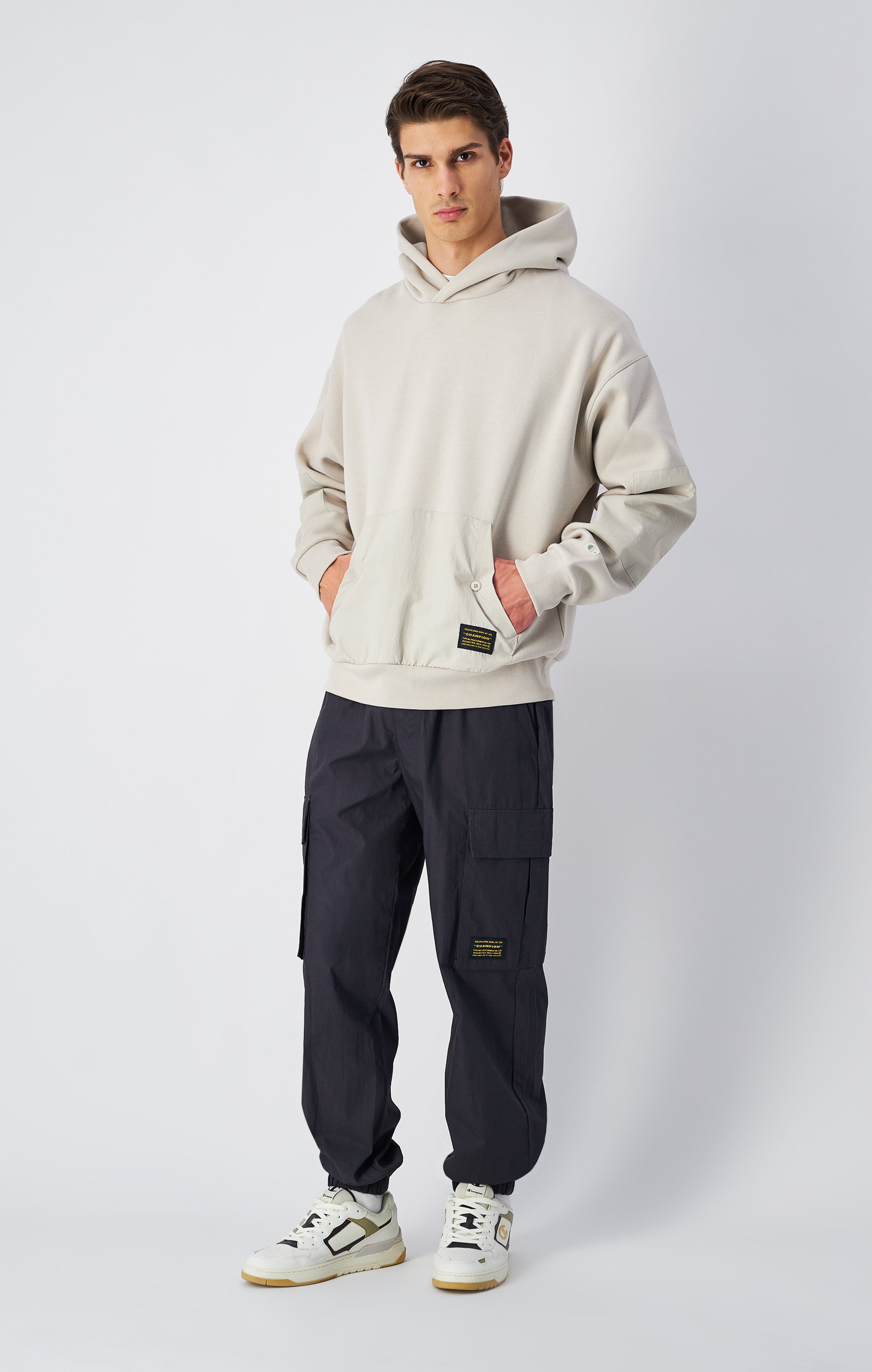 Hoodie aus schwerem recyceltem Fleece aus Kreislaufwirtschaft