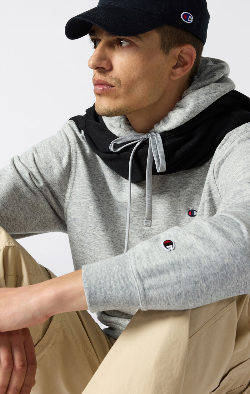 Herren Leichter Slim Fit Hoodie mit Kleinem Gesticktem Logo
