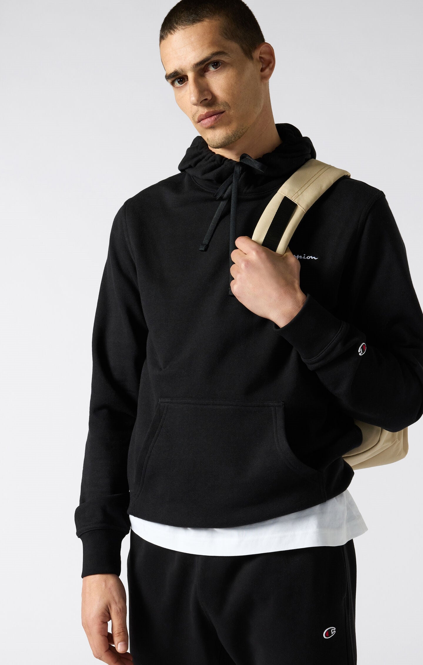 Herren Leichter Slim Fit Hoodie mit Kleinem Gesticktem Logo