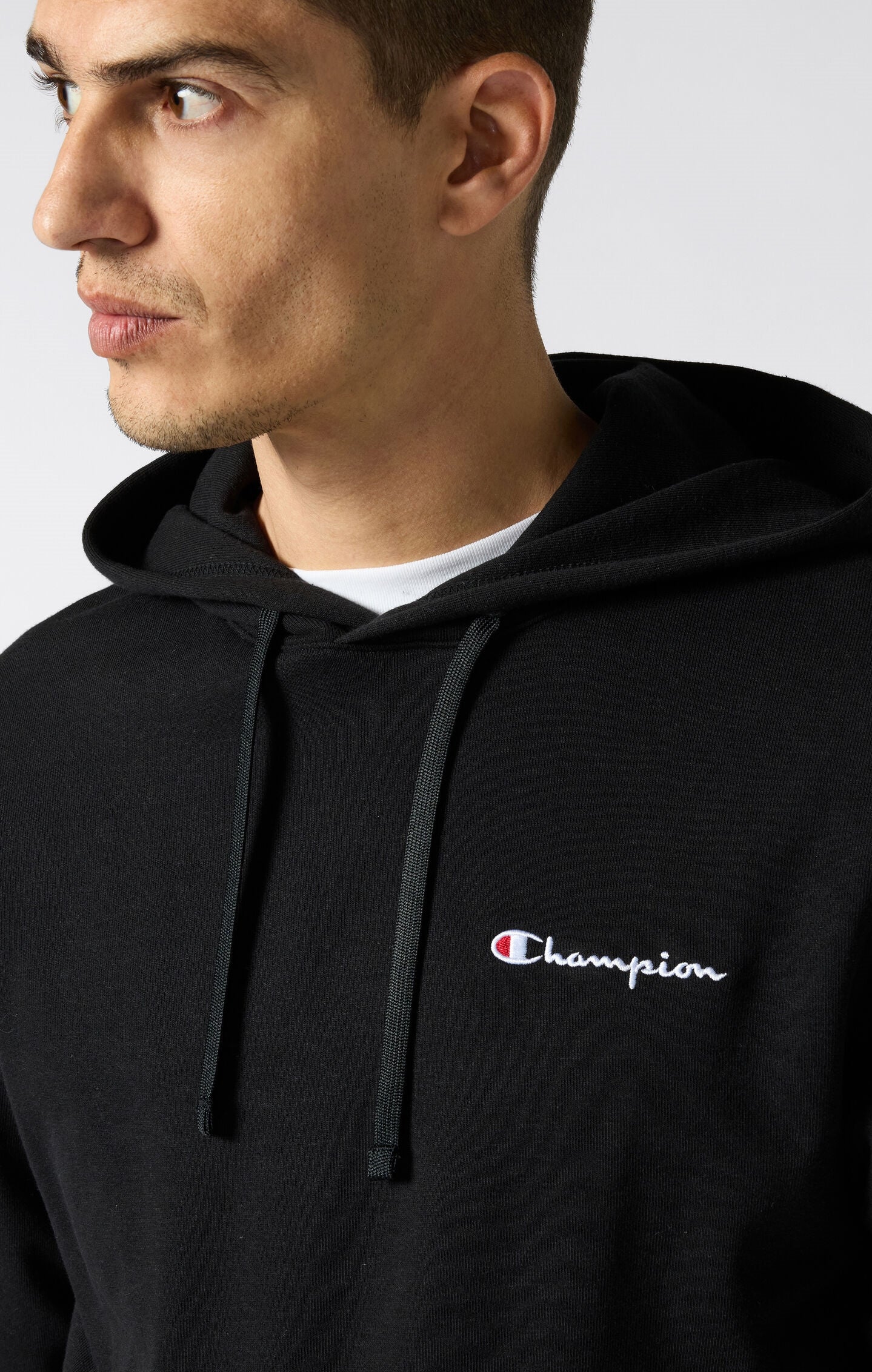 Herren Leichter Slim Fit Hoodie mit Kleinem Gesticktem Logo