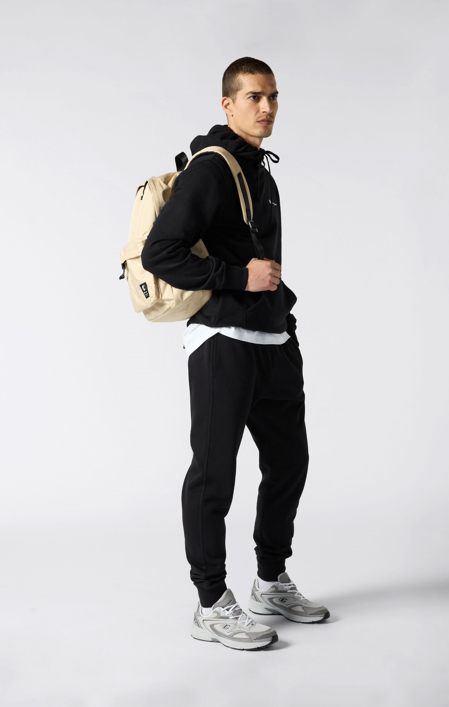 Herren Leichter Slim Fit Hoodie mit Kleinem Gesticktem Logo