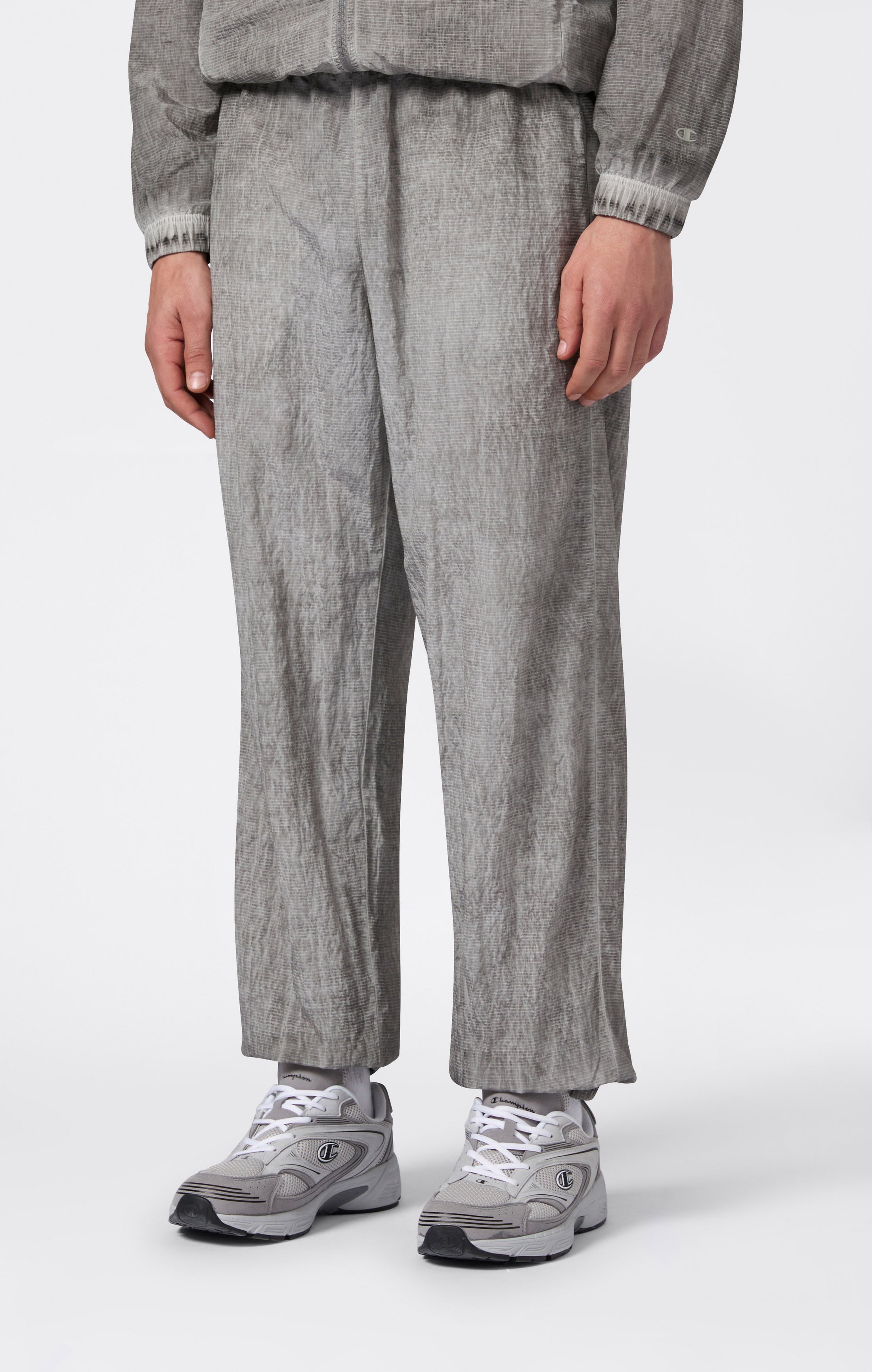 Pantaloni Uomo In Nylon Con Polsini Elastici Effetto Slavato