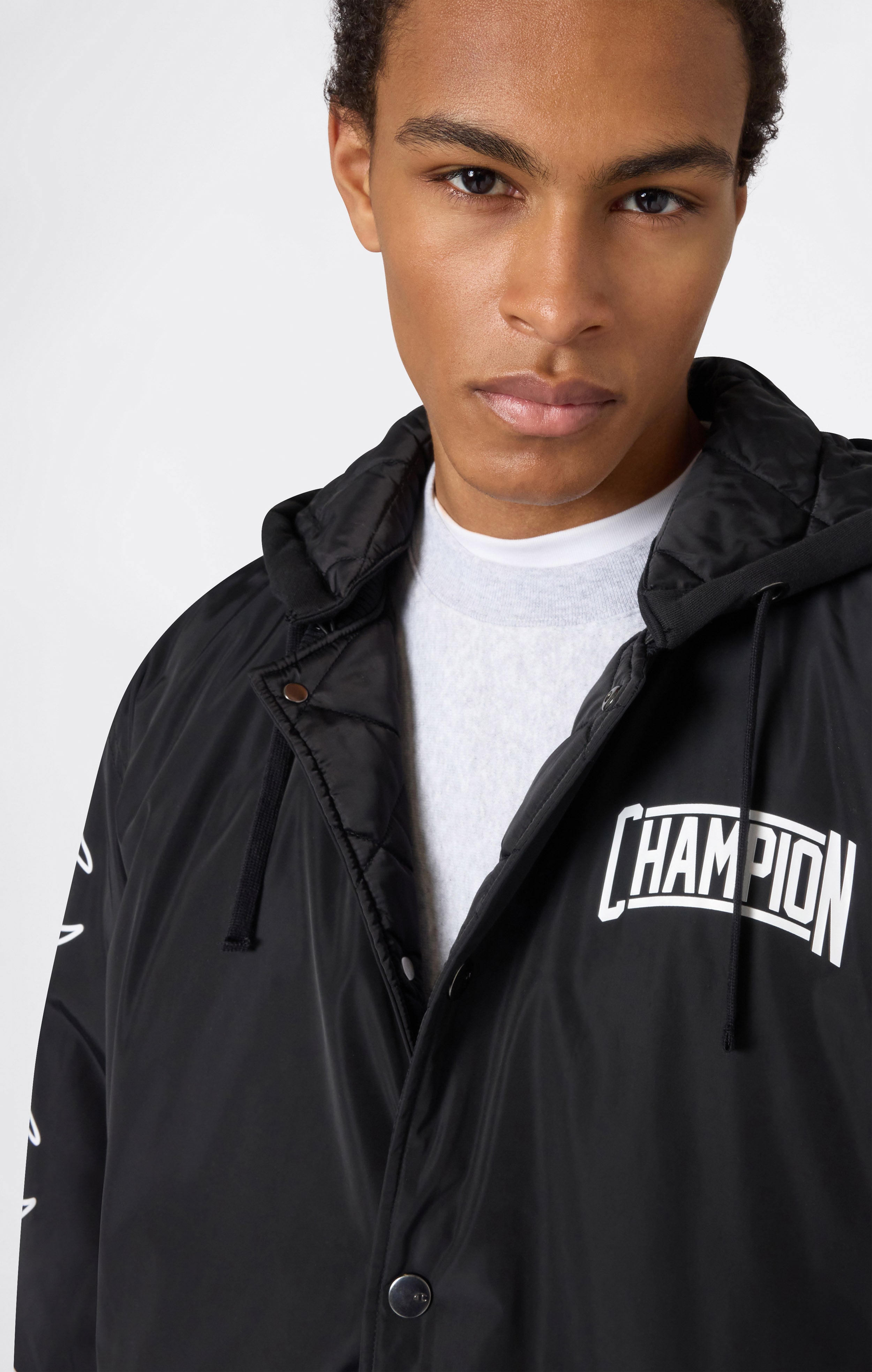 Chaqueta bomber con capucha para hombre