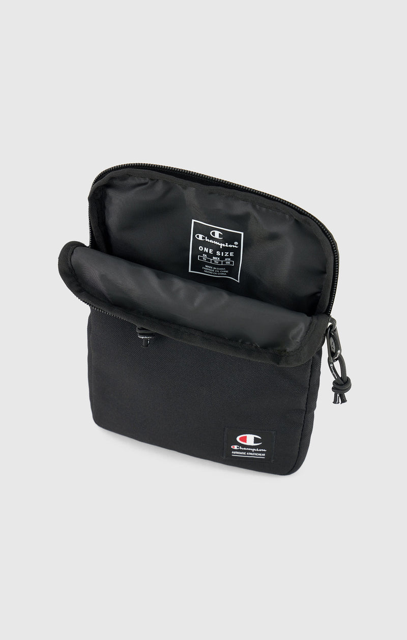 Kleine, schwarze Schultertasche