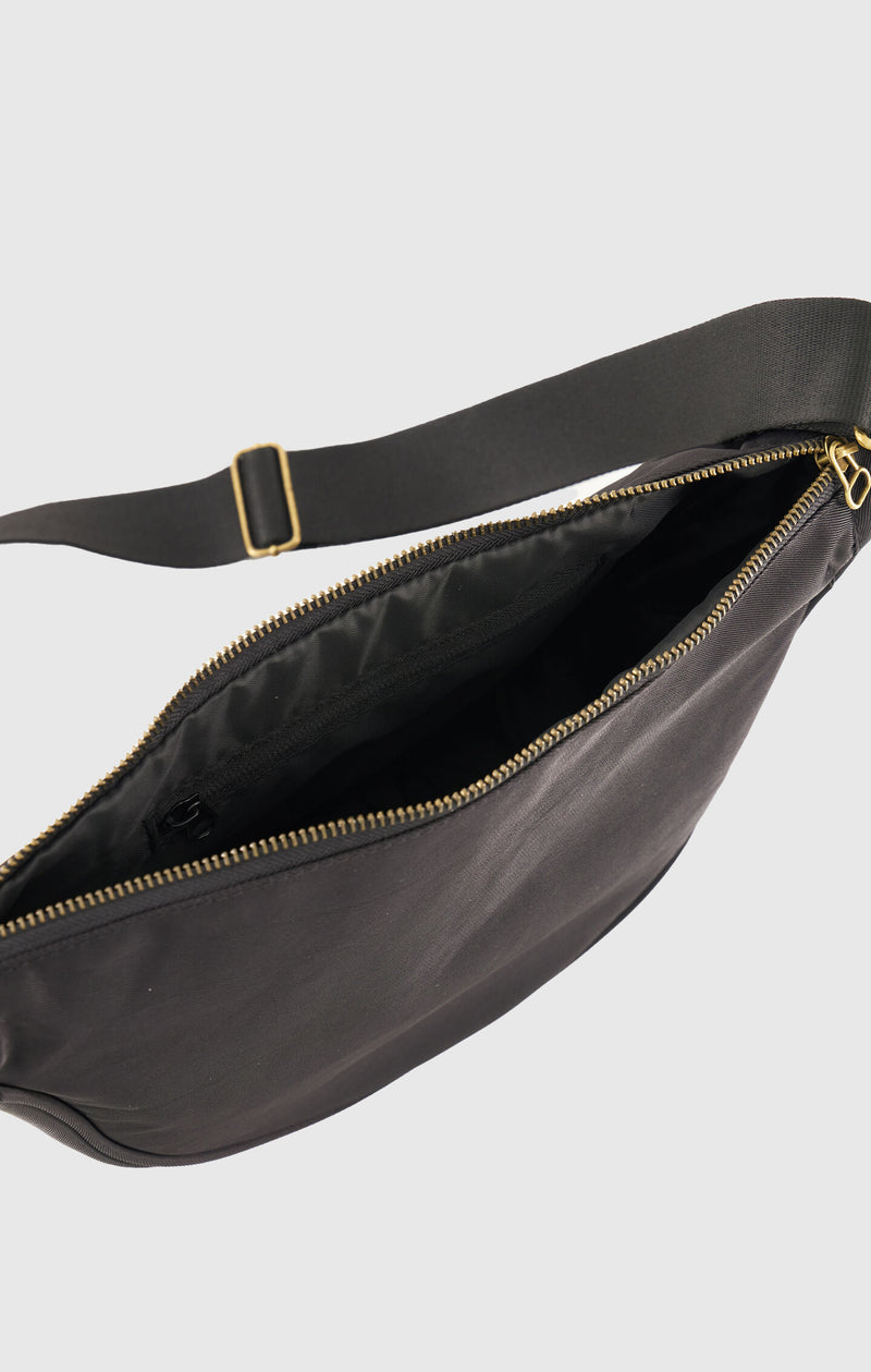 Borsa a mezzaluna