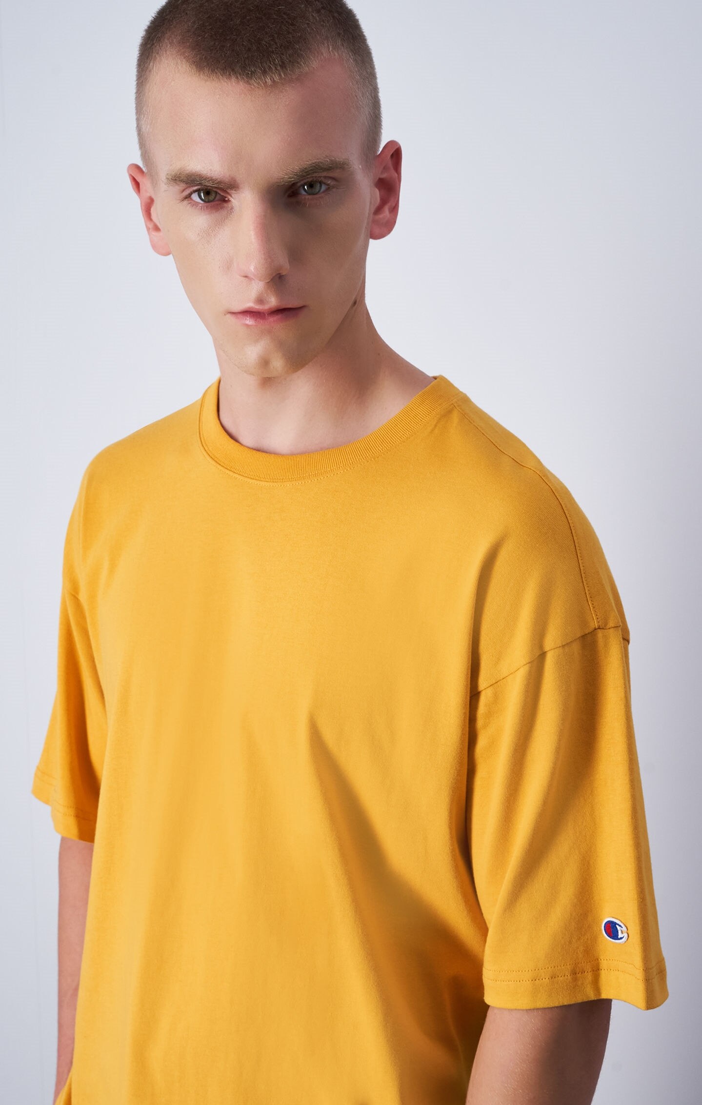 Gold Minimalistisches T-Shirt aus Baumwolljersey product