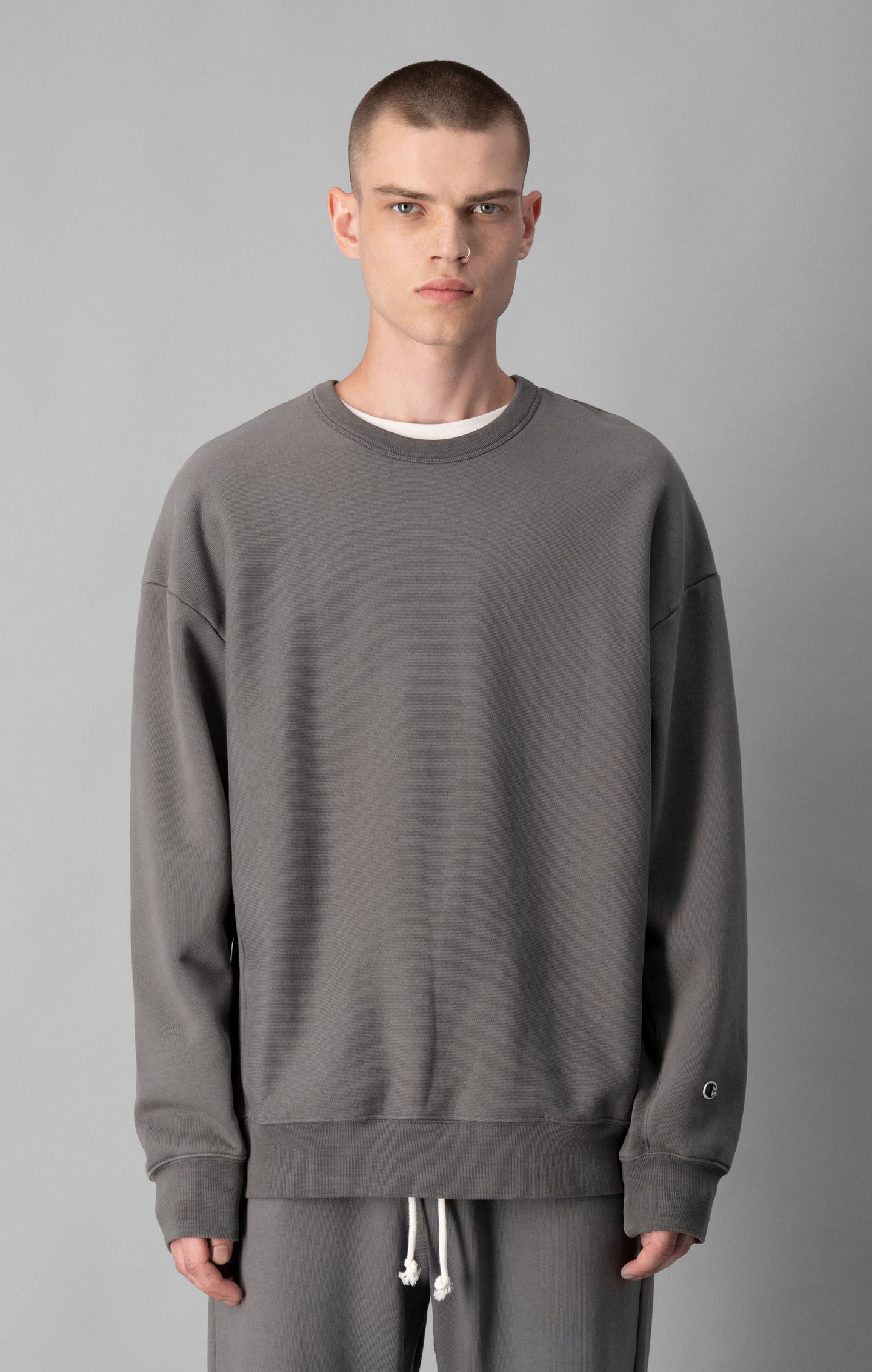 Sweatshirt en coton bio teint en plongée