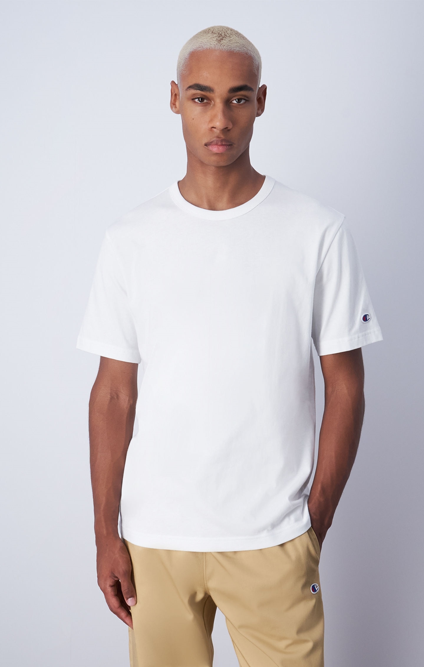 Blanc T-shirt minimaliste à logo écusson C