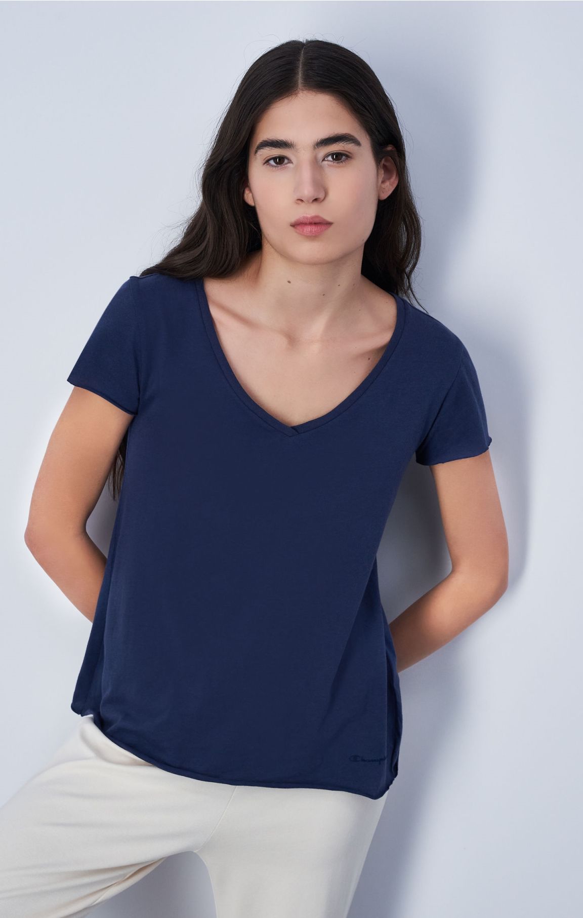 Ausgestelltes Baumwoll-T-Shirt mit V-Ausschnitt