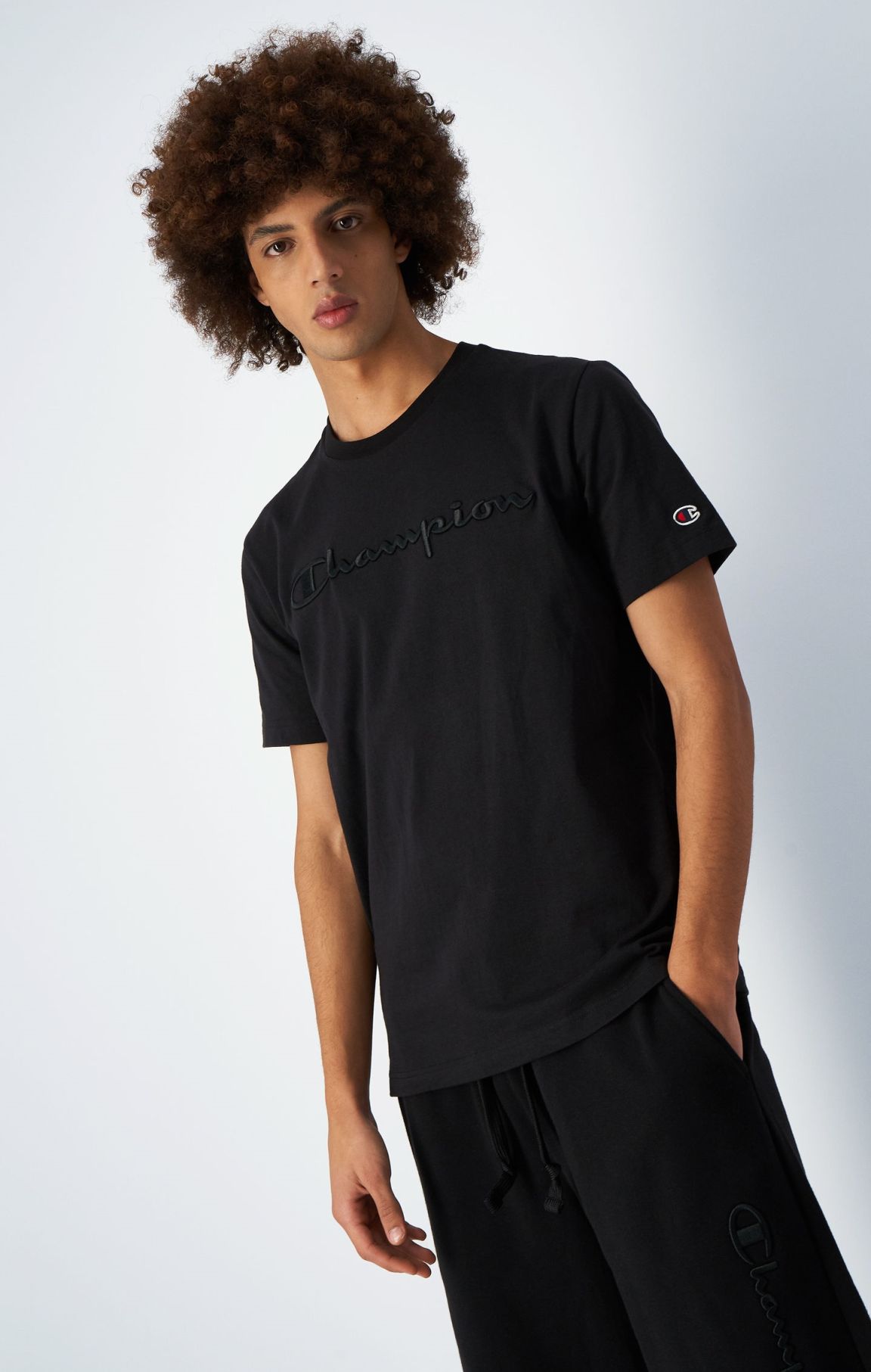 Black Baumwoll-T-Shirt mit gesticktem Logo-Schriftzug
