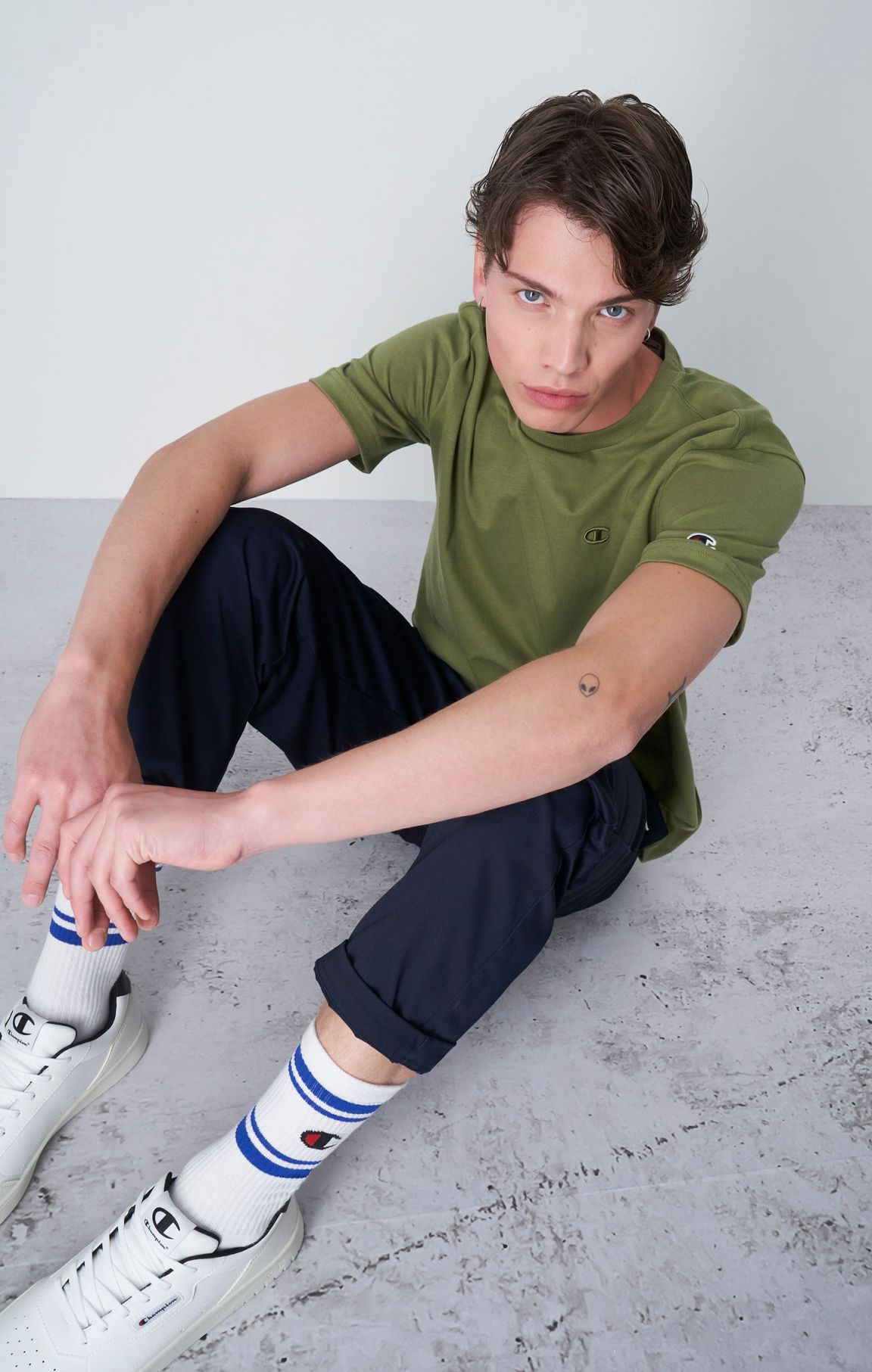 Olivgrün Baumwoll-T-Shirt im Comfort Fit mit Stickerei