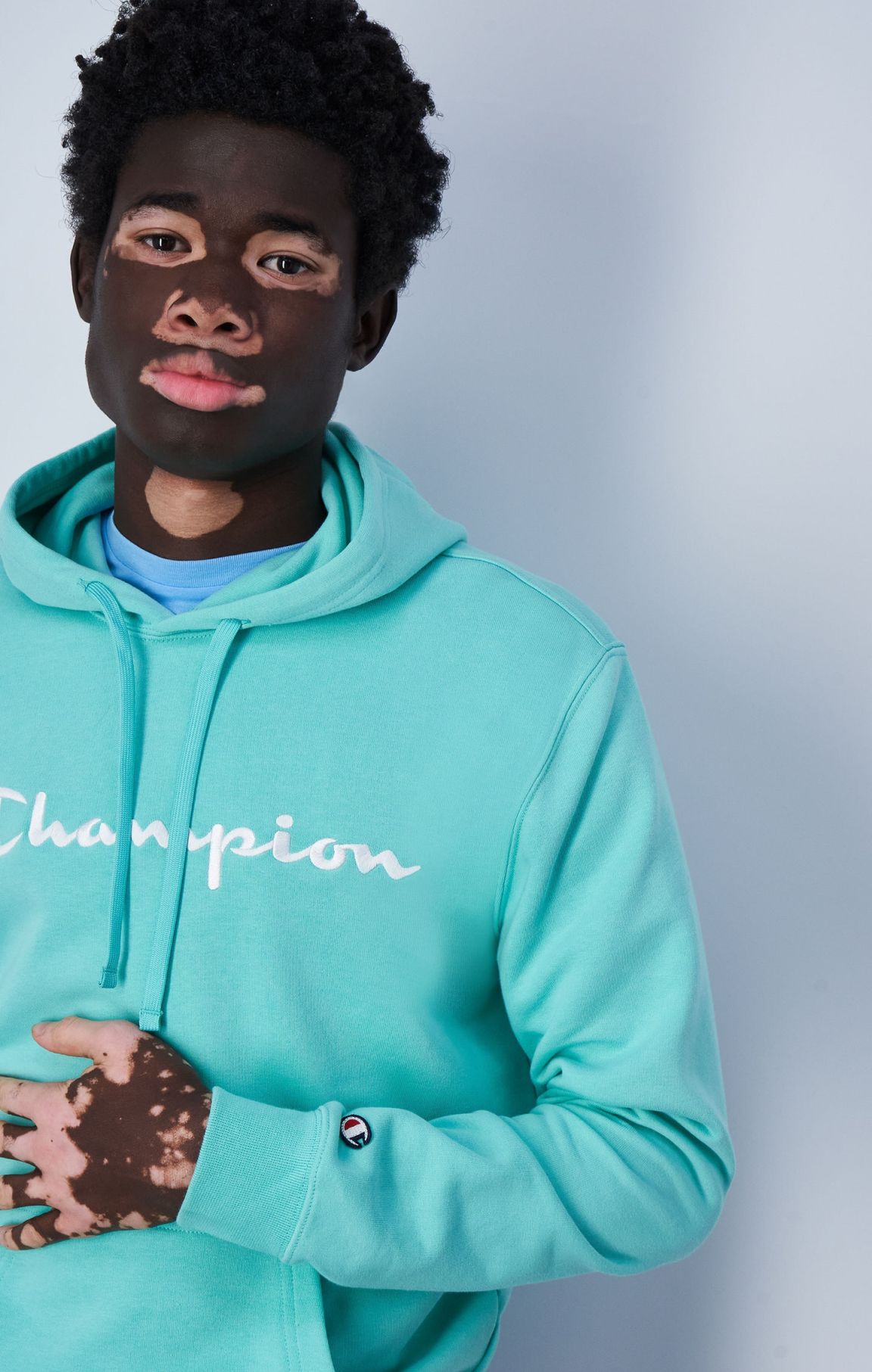 Sweatshirt à capuche et grand logo Champion brodé