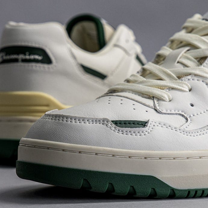 Pour les amateurs des baskets
